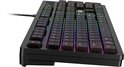 Detail van een zwart gaming toetsenbord met RGB-verlichting op de toetsen, schuin gezien.