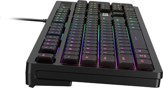 Detail van een zwart gaming toetsenbord met RGB-verlichting op de toetsen, schuin gezien.