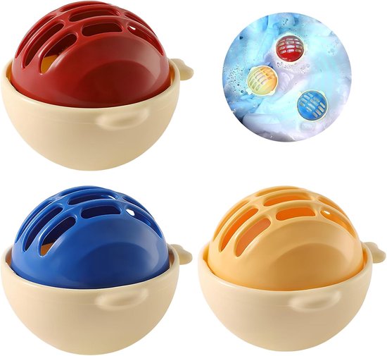 Trois boules de lavage: rouge, bleue et jaune avec base beige, dans une machine à laver.