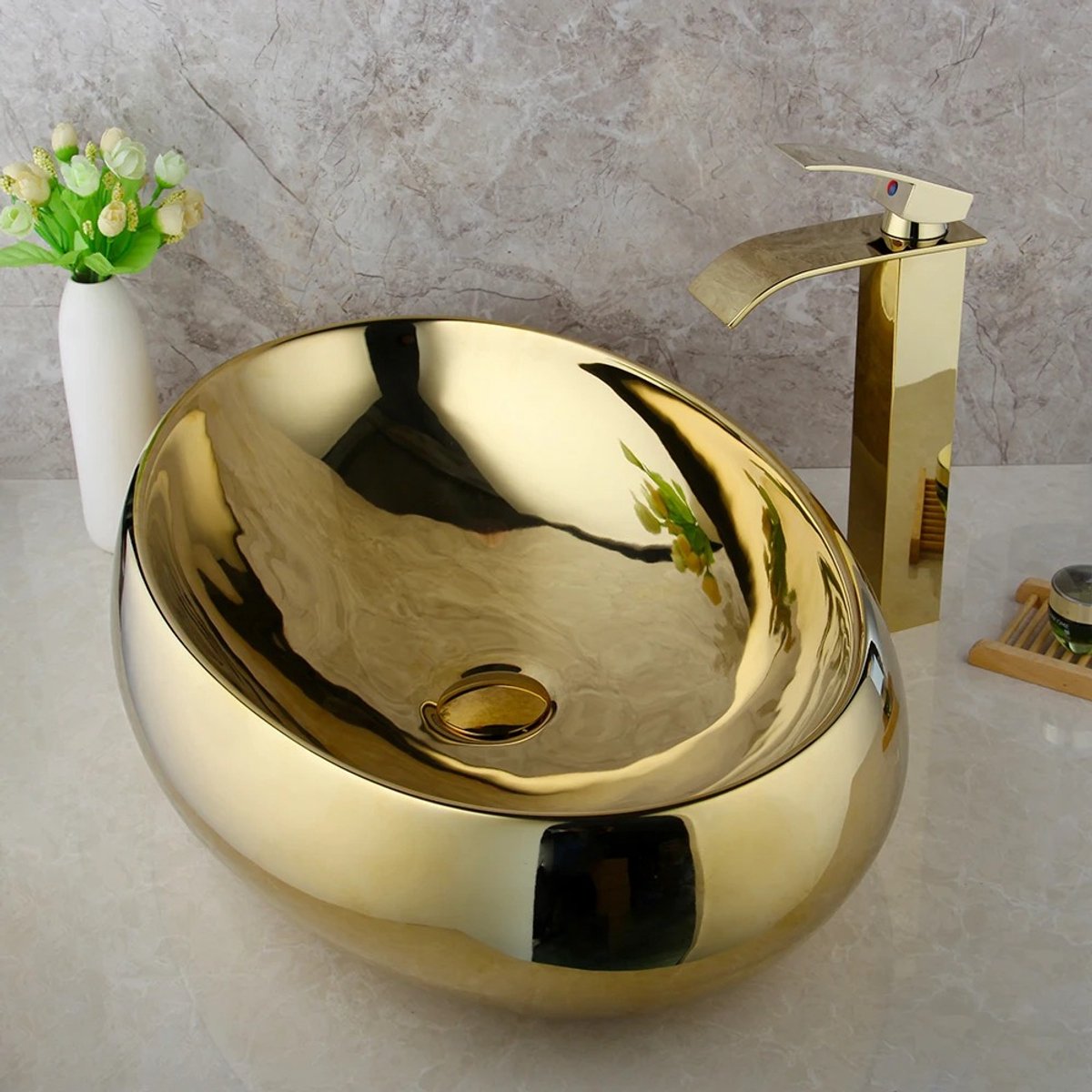 Cellista Gouden Opbouw Wastafel Set - Keramische Waskom - Luxe Badkamer Wastafel - Ovale Wastafel met Messing Mengkraan - Opzetwastafel met Afvoerplug - 58 x 41 cm