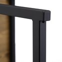 Detail van een zwart metalen tafelpoten met een houten tafelblad.