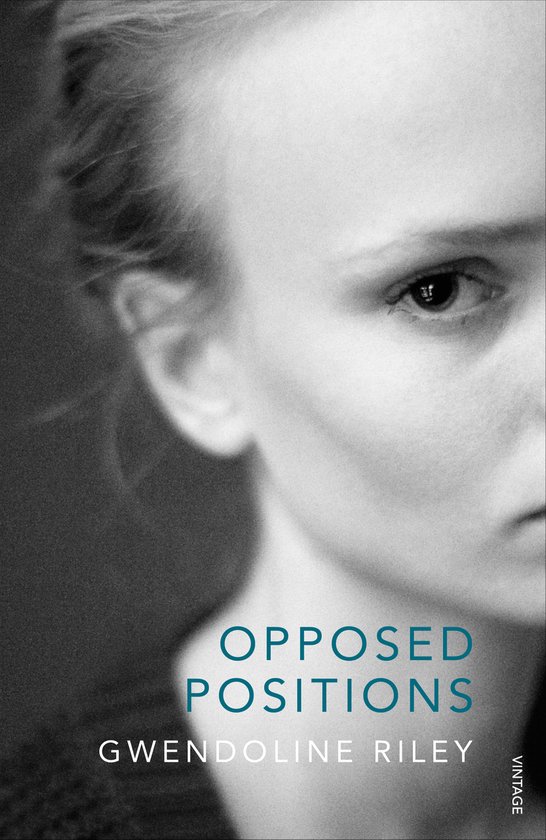 Gros plan du visage d'une femme avec le titre "Opposed Positions" et le nom Gwendoline Riley.