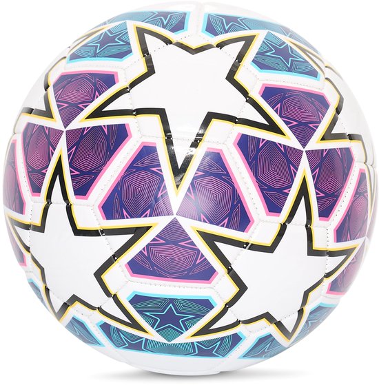 Voetbal met wit, blauw, paars en roze sterrenpatroon, met een abstract patroon binnen de sterren. UGC Champions League logo.