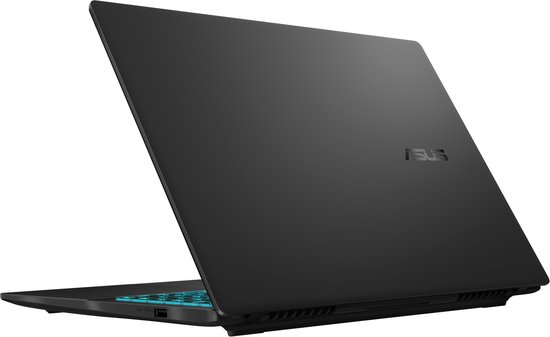 Achterkant van een opengeklapte zwarte ASUS laptop, met logo op de deksel en verlicht toetsenbord zichtbaar.