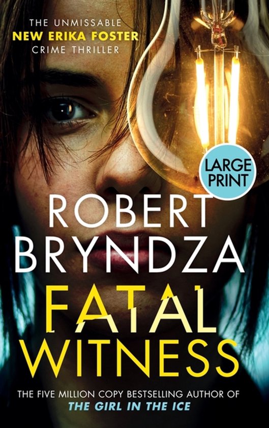 Couverture du livre 'Fatal Witness' de Robert Bryndza. Gros plan sur une femme avec une ampoule devant son visage. Texte 'Large Print'.