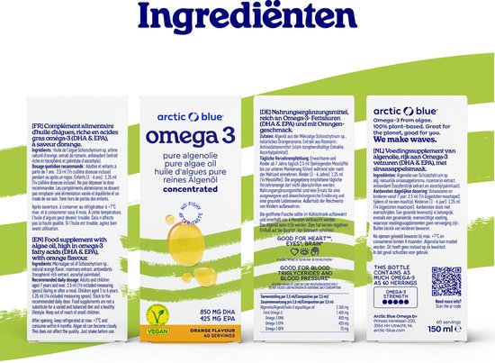 Verschillende talen van Arctic Blue Omega 3 productinformatie op witte achtergrond met groene verfstrepen. Flesje met oranje label en tekst "Ingrediënten".