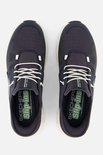 Bovenkant van twee blauwe Skechers Slip-ins Glide Step instappers met groene en witte inlegzolen.