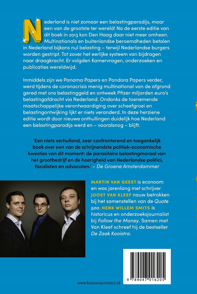 Drie mannen in pak kijken naar de camera. Rechts staat een tekst met de namen van de auteurs. Links staat een tekst over belastingen.