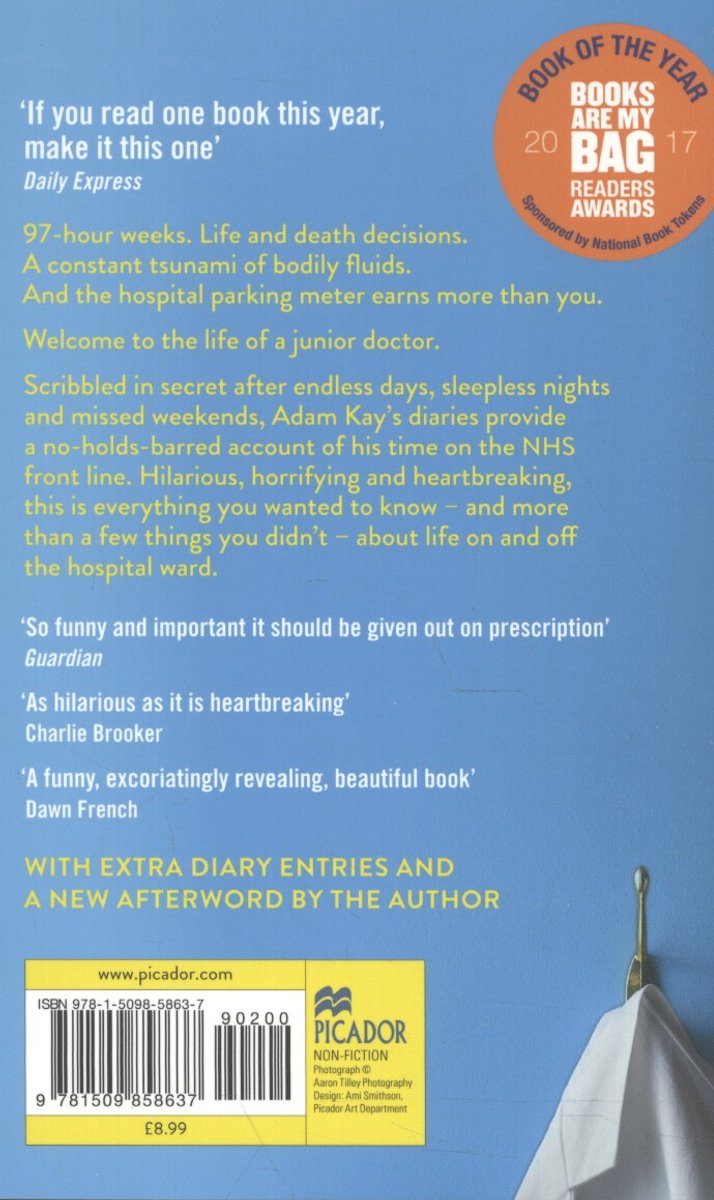 Achterkant van het boek met recensies, de titel 'This is Going to Hurt', informatie over de auteur Adam Kay en de prijs £8.99.