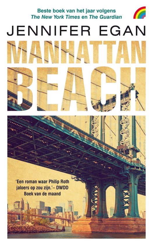 Boekomslag Manhattan Beach van Jennifer Egan met een foto van de Manhattan Bridge over de rivier tegen een beige achtergrond.