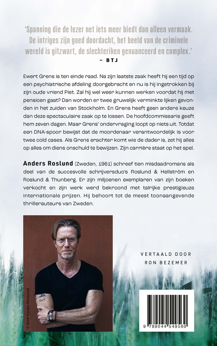 Achterkant boek 'Vijf moorden' met recensie, auteursinformatie en portret van de schrijver Anders Roslund.
