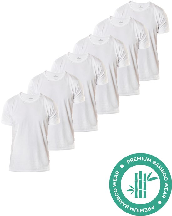 Zes witte bamboe T-shirts op een rij, met het label 'PREMIUM BAMBOO WEAR'.