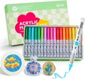 Arrtx acrylmarkers set van 36 kleuren in een groene doos, met beschilderde voorbeelden: vaas, houtschijfje en ronde schijf.