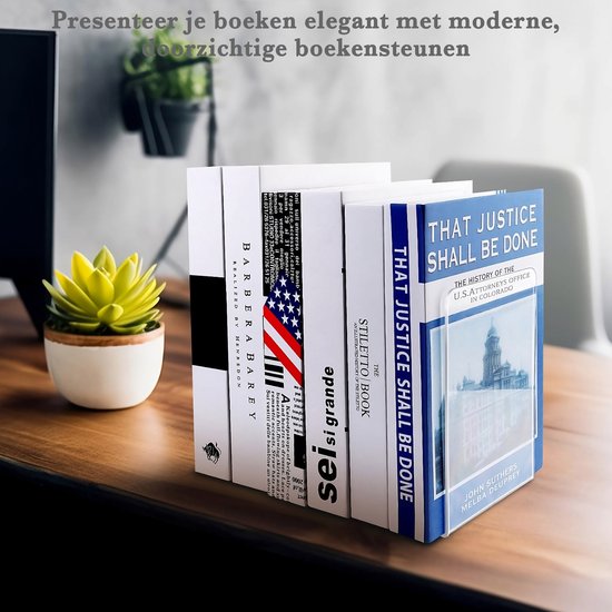 Moderne, transparante acryl boekensteunen die een rij boeken op een bureau ondersteunen.