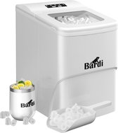 Witte Bardi ijsblokjesmachine met mok, ijsschep en ijsblokjes op een witte achtergrond.