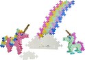 Gekleurde Plus-Plus eenhoorns met een witte basis en een regenboog.