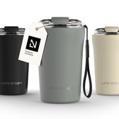 LARS NYSØM - Tasse à Coffee Thermo à emporter 'Rørelse' 380 ml - Sans BPA avec isolation - Avec sangle de transport et couvercle en Tritan - Gris Cool