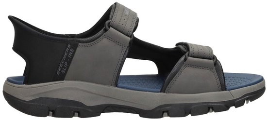 Grijze Skechers sandalen met klittenbandsluiting, perforaties en blauwe binnenzool.