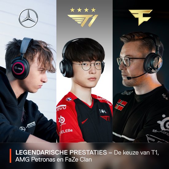 Drie mannen met gaming headsets: Mercedes, T1 en FaZe Clan logo's.