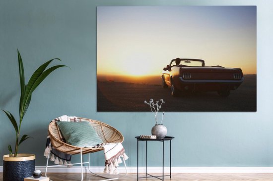 Tableau sur toile Homme dans une décapotable regardant un coucher de soleil - 180x120 cm - Décoration murale XXL
