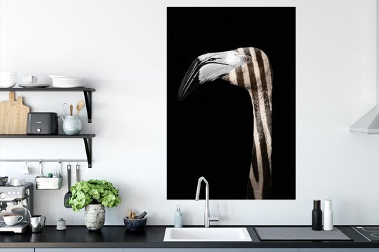 Portrait d'un flamant rose rayé sur fond noir 80x120 cm