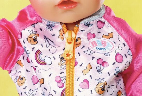 Roze jasje met print van beren, strikjes, regenboog en hartjes. Met gele rits en BABY born logo.