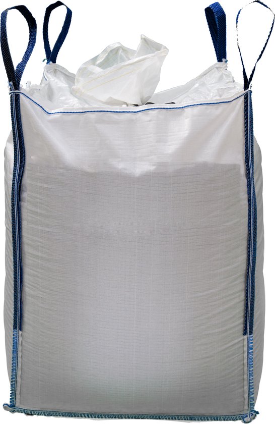 Witte big bag met blauwe lussen en stiksels, tegen een zwarte achtergrond.