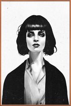 JUNIQE - Poster met kunststof lijst Mrs Mia Wallace -40x60 /Wit &