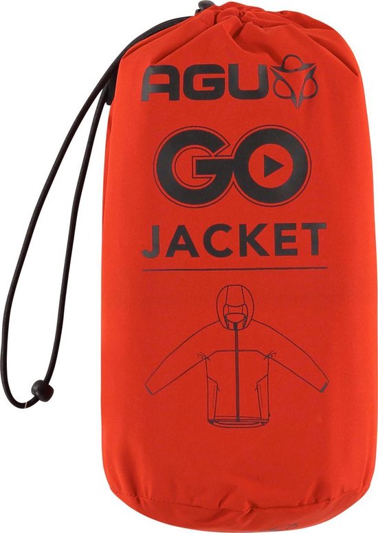 Oranje opbergzak met "AGU GO JACKET" logo en een schets van een jas.