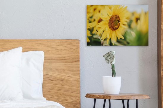 Gros plan d'une abeille sur un tournesol 30x20 cm - petit - Tirage photo sur toile (Décoration murale salon / chambre) / Peintures Fleurs sur toile