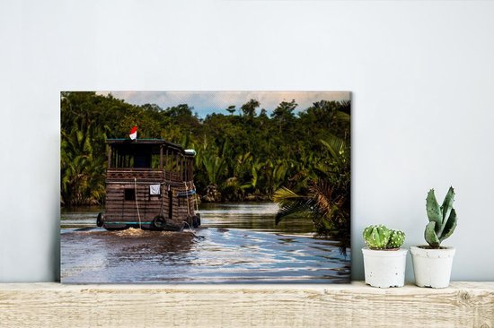 Canvas Schilderij Boot op een rivier in het Nationaal park Tanjung Putung in Indonesië - 30x20 cm - Wanddecoratie