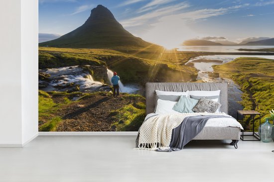Papier peint photo Snæfellsnes - montagne Kirkjufell au lever du soleil en Islande largeur 395 cm x hauteur 220 cm - Impression photo sur papier peint en vinyle (disponible en 7 tailles) - chambre / chambre / bureau de vie
