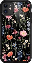 iPhone 11 hoesje glas - Dark flowers - Hard Case - Zwart - Backcover - Bloemen - Multi
