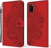 Voor Samsung Galaxy A41 Pauw Reliëfpatroon Horizontale Flip Leren Case met Houder & Kaartsleuven & Portemonnee & Lanyard (Rood)