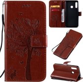 Voor Galaxy A70e Tree & Cat Pattern Pressed Printing Horizontale Flip PU Leather Case met houder & kaartsleuven & portemonnee & Lanyard (bruin)