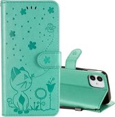 Voor iPhone 12 mini Cat Bee Embossing Pattern Schokbestendig Horizontaal Flip Leren Hoesje met Houder & Kaartsleuven & Portemonnee (Groen)