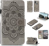 Voor Motorola Moto E6s (2020) Mandala Embossing Pattern Horizontale Flip PU lederen hoes met houder & kaartsleuven & Walle & lanyard (grijs)