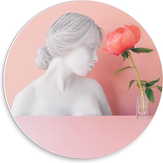 Forex Wandcirkel - Wit Standbeeld met Roze Roos - 30x30cm Foto op Wandcirkel (met ophangsysteem)