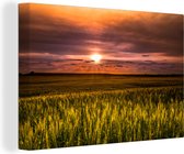 Canvas schilderij 140x90 cm - Wanddecoratie Ondergaande zon bij akker - Muurdecoratie woonkamer - Slaapkamer decoratie - Kamer accessoires - Schilderijen