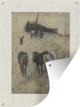 Muurdecoratie buiten Paarden op het strand met op de achtergrond een schuit en vissers - Schilderij van George Hendrik Breitner - 120x160 cm - Tuindoek - Buitenposter