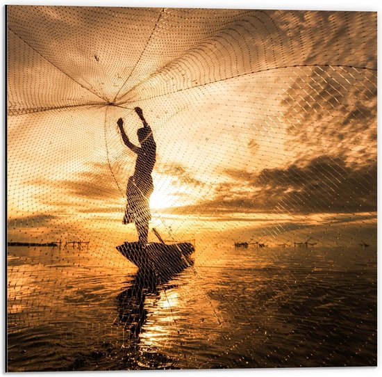 Dibond - Visser met Netten tijdens Zonsondergang - 50x50cm Foto op Aluminium (Met Ophangsysteem)