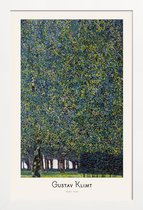 JUNIQE - Poster in houten lijst Klimt - Park -20x30 /Groen