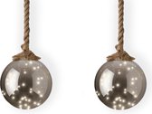 2x stuks verlichte glazen kerstballen aan touw met 40 lampjes zilver/warm wit 20 cm - Decoratie kerstballen met licht