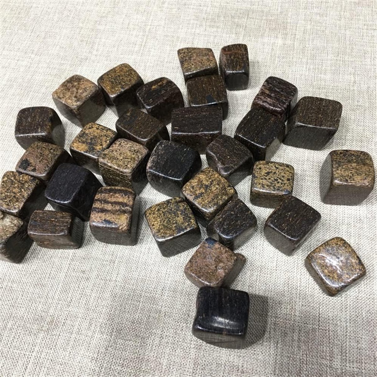 Meditatie naar huis Natuurlijke spirituele bruine bronzen stenen kubus kristal helende steen for decoratie (Color : Bronzite)