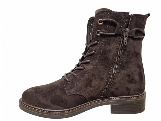 Bruine suède veterboot met rits, gespdetail en dikke zool.