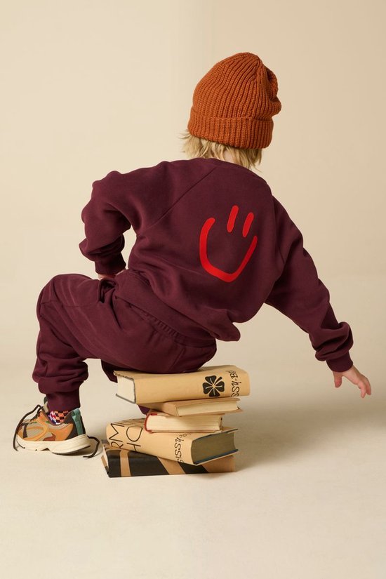 Donkerrode Sweater Met Smiley
