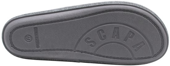 Grijze rubberen zool van een Scapa-pantoffel met maat 40, 'Made in Spain' en logo in reliëf.