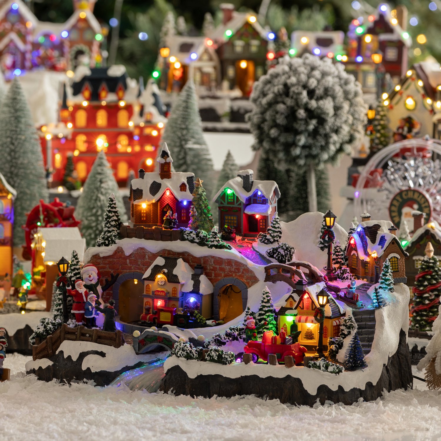 Verlicht dorp met Kerstman en kinderen, 25 LED's, muzikaal en met bewegende figuren van LIRYA – foto 2
