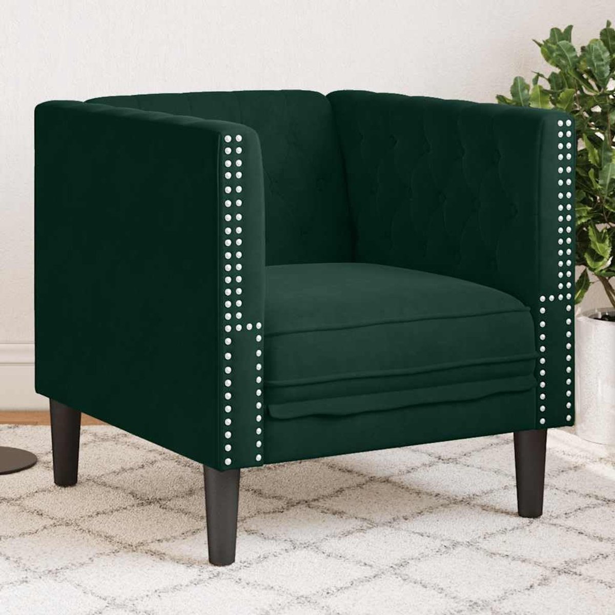 Donkergroen, fluweel, clubstoel, donkergroen met klassieke knoopstiksels en zachte bekleding voor een comfortabele zitervaring in de woonkamer of op kantoor