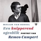 Een portret van Remco Campert, auteur van "Een knipperend ogenblik", met een katten schaduw op de achtergrond.